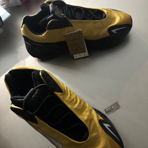 Yezzy 700 all black & yellow new with tags! - Picture 4 of 4